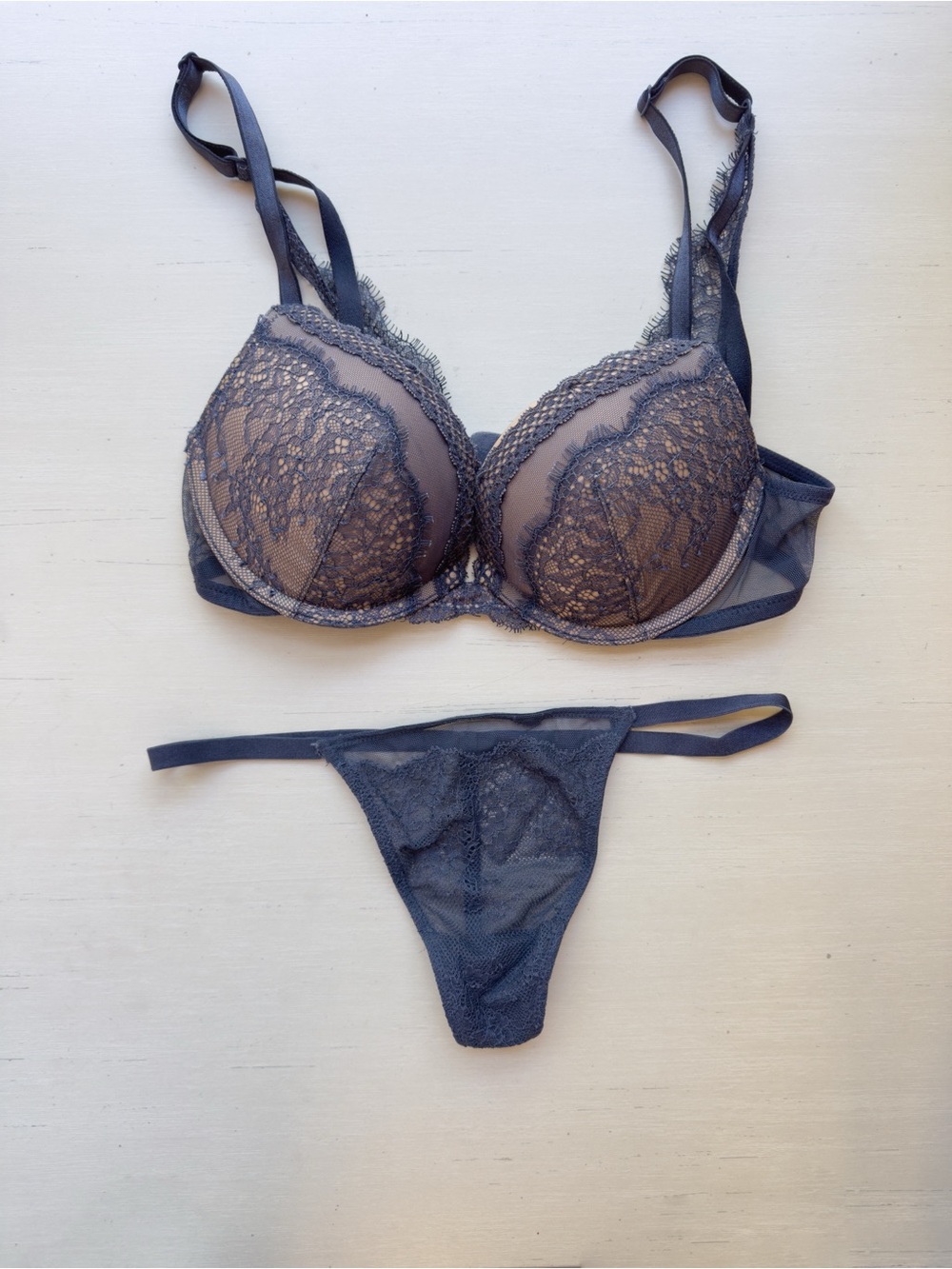 Victoria’s Secret Dream Angels Lace Push-Up Bra & Thong Set | Bra 32B | Thong XS